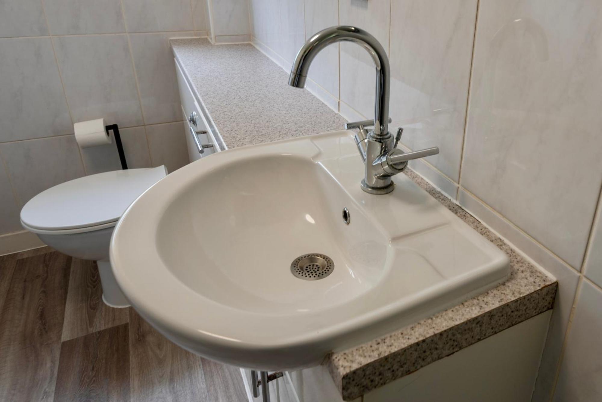 Single Room In Brand New 5 Bedroom Home BW Room 2 Solihull Exterior photo